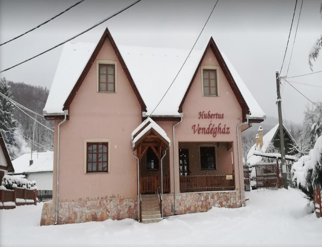 Hubertus Vendeghaz Hotel Parad Exterior photo